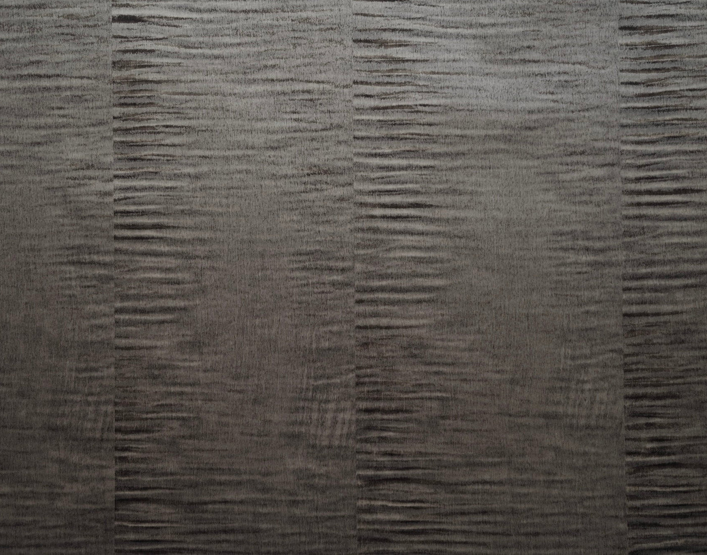 Graphite Iron Oak Iridescent finish
